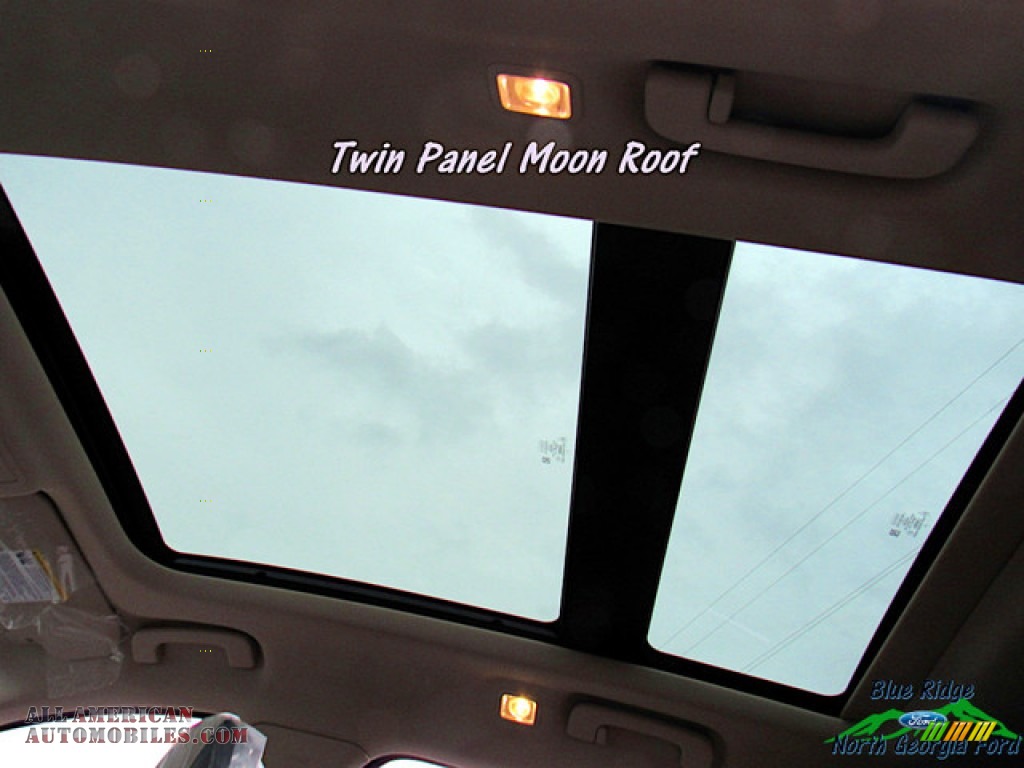 2020 Escape Titanium 4WD - Star White Metallic Tri-Coat / Sandstone photo #23