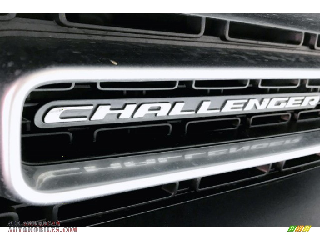 2018 Challenger SXT Plus - White Knuckle / Black photo #31