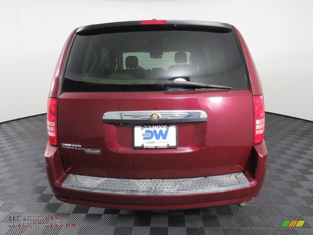 2008 Town & Country Touring - Inferno Red Crystal Pearlcoat / Medium Slate Gray/Light Shale photo #14