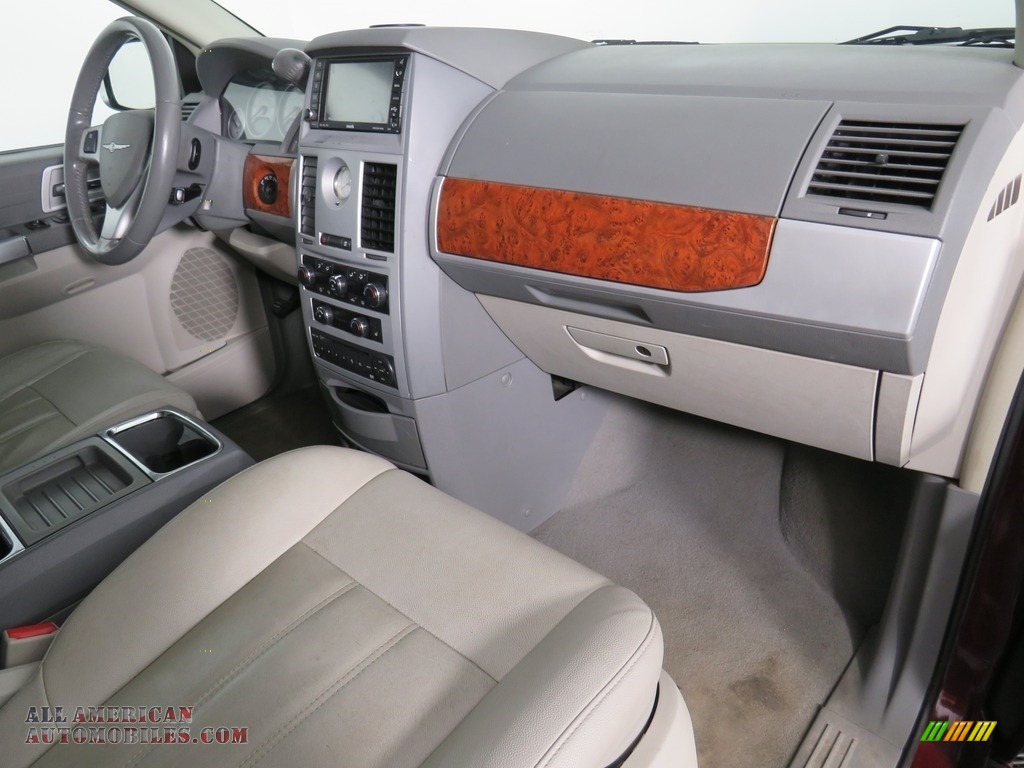 2008 Town & Country Touring - Inferno Red Crystal Pearlcoat / Medium Slate Gray/Light Shale photo #44