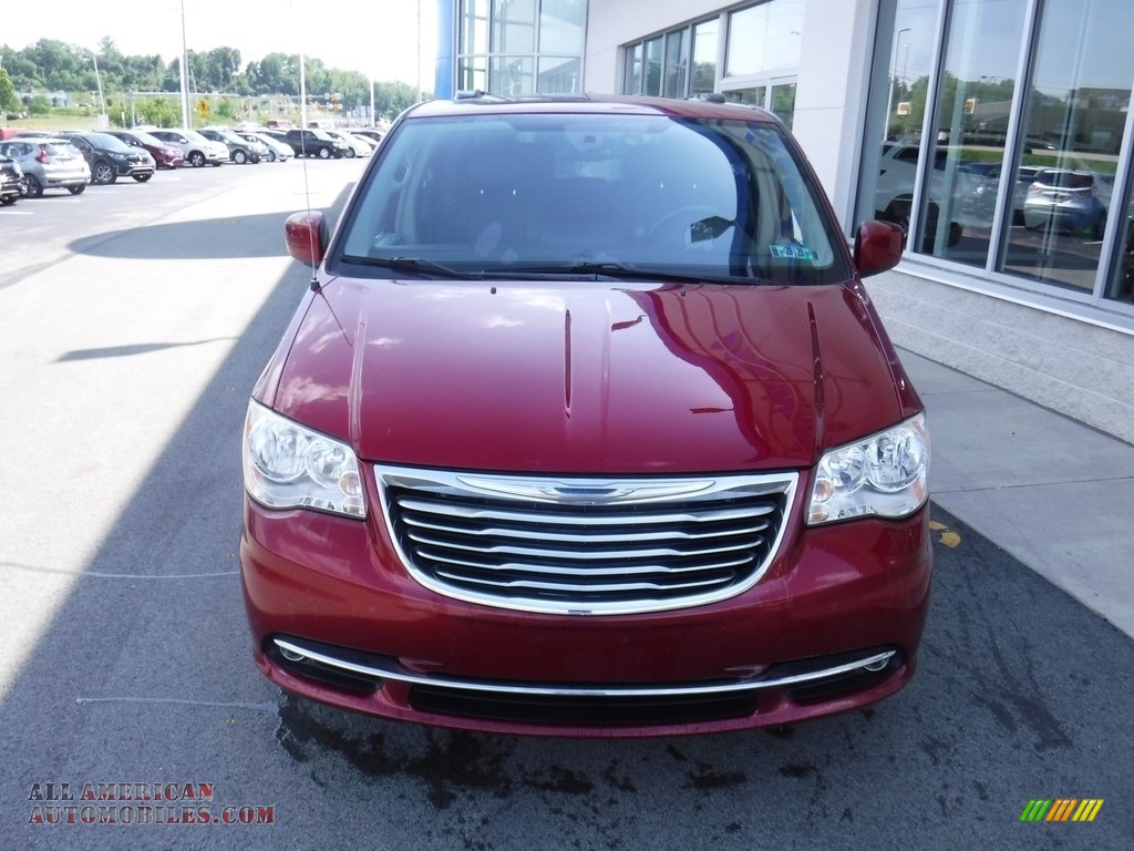 2014 Town & Country Touring - Deep Cherry Red Crystal Pearl / Black/Light Graystone photo #5