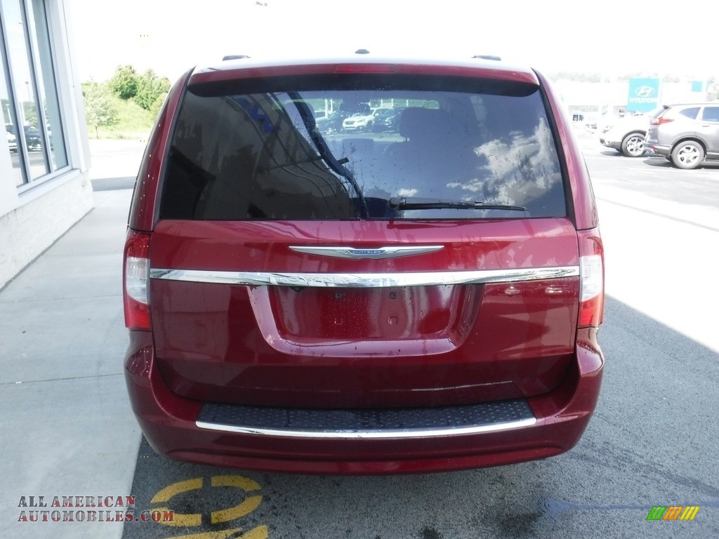 2014 Town & Country Touring - Deep Cherry Red Crystal Pearl / Black/Light Graystone photo #9