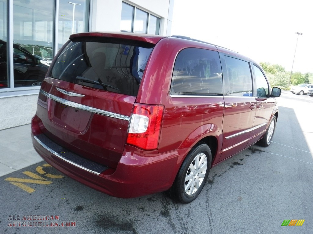2014 Town & Country Touring - Deep Cherry Red Crystal Pearl / Black/Light Graystone photo #10