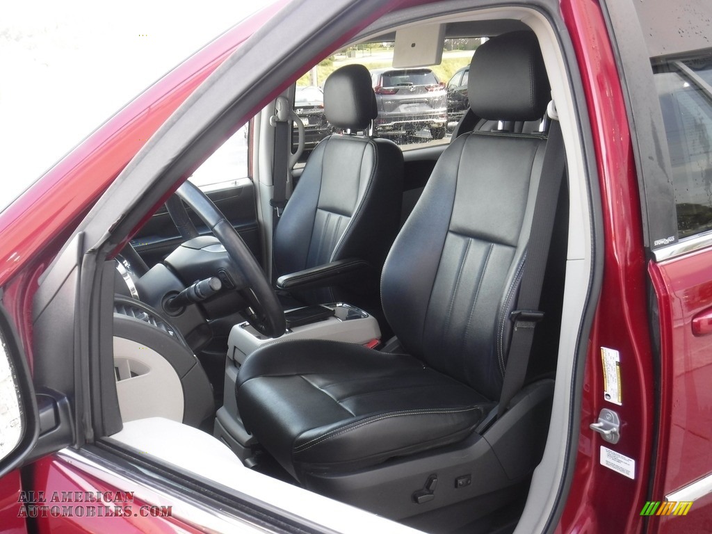 2014 Town & Country Touring - Deep Cherry Red Crystal Pearl / Black/Light Graystone photo #14