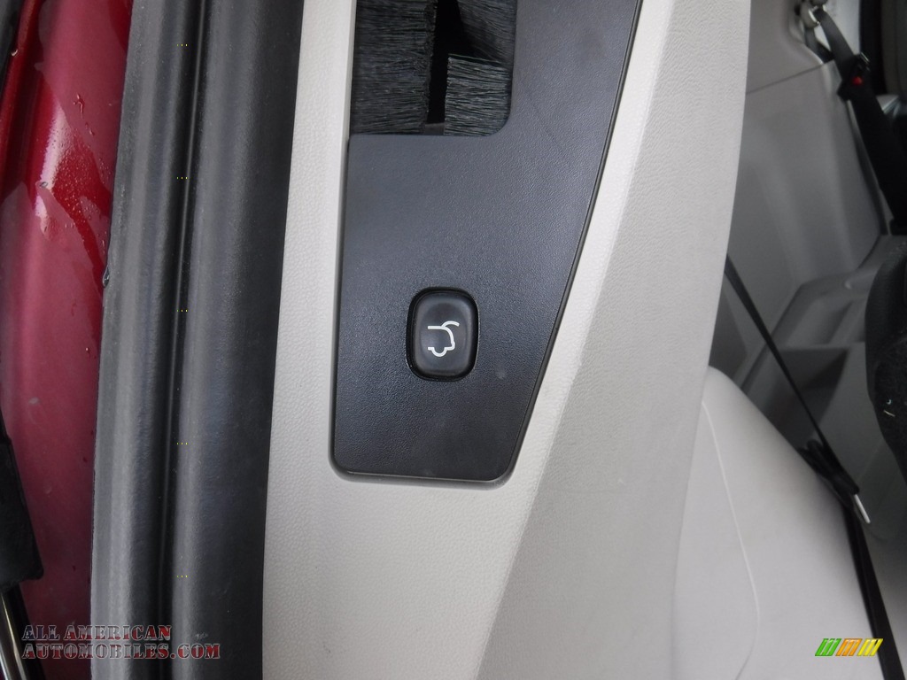 2014 Town & Country Touring - Deep Cherry Red Crystal Pearl / Black/Light Graystone photo #25