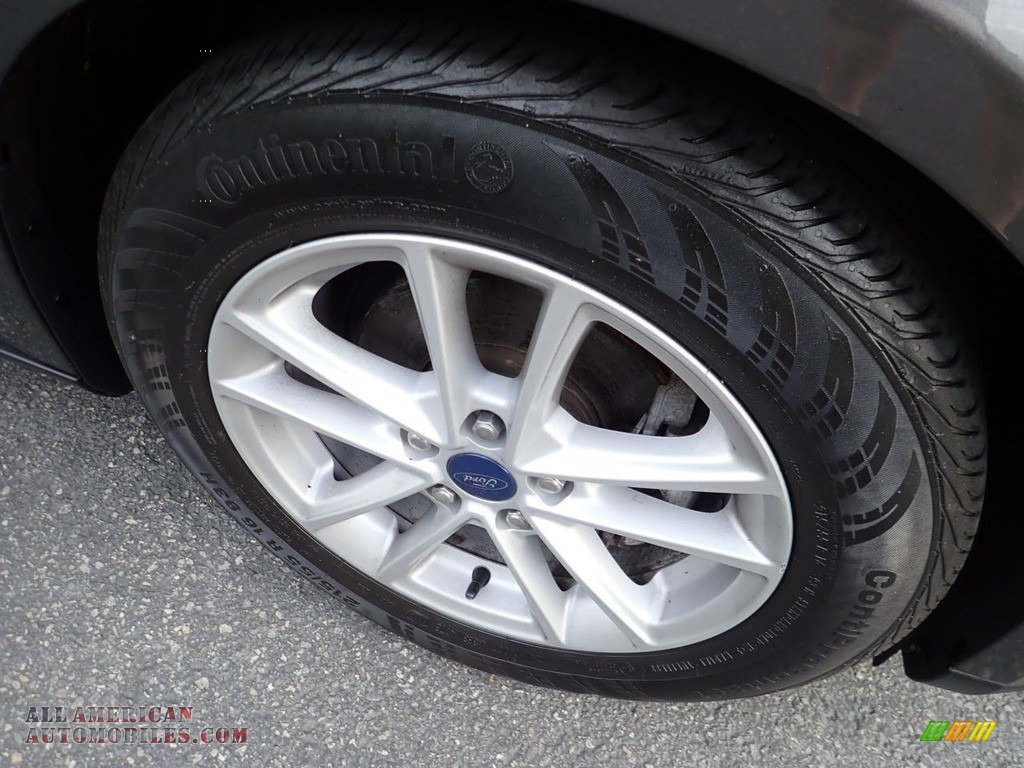 2017 Focus SE Sedan - Magnetic / Charcoal Black photo #10