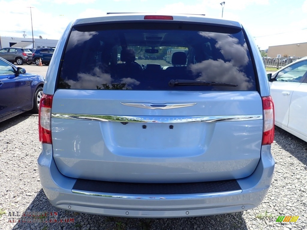 2013 Town & Country Touring - L - Crystal Blue Pearl / Black/Light Graystone photo #3