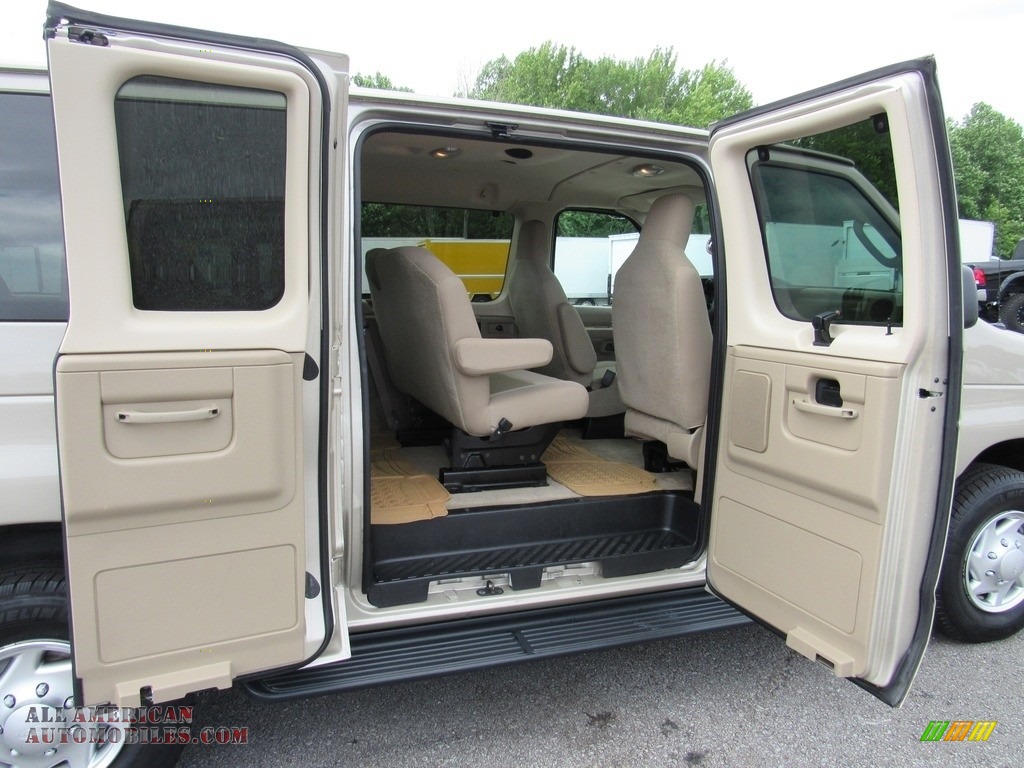 2013 E Series Van E350 XLT Extended Passenger - Pueblo Gold Metallic / Medium Pebble photo #34