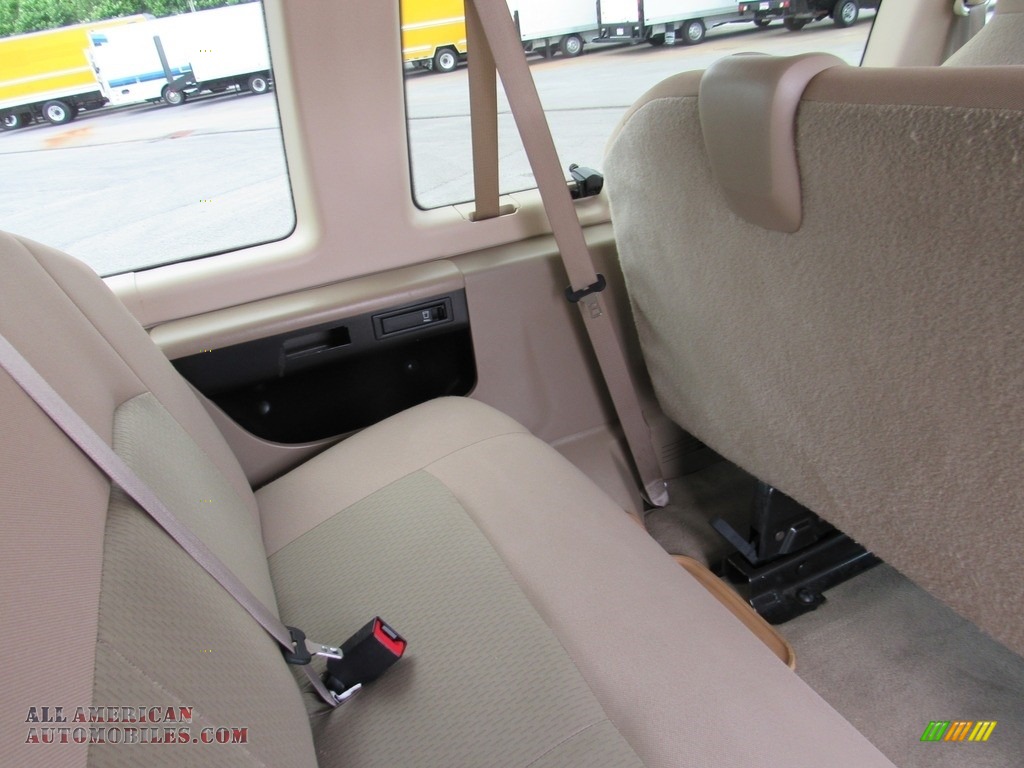 2013 E Series Van E350 XLT Extended Passenger - Pueblo Gold Metallic / Medium Pebble photo #48