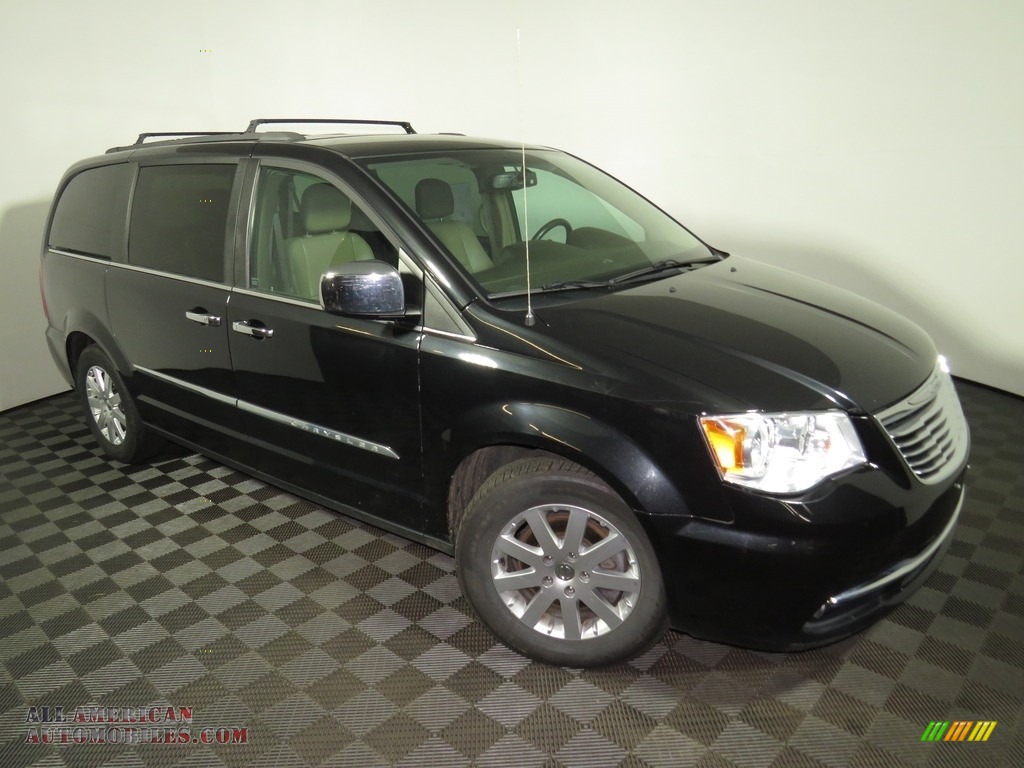 2015 Town & Country Touring - Brilliant Black Crystal Pearl / Dark Frost Beige/Medium Frost Beige photo #2