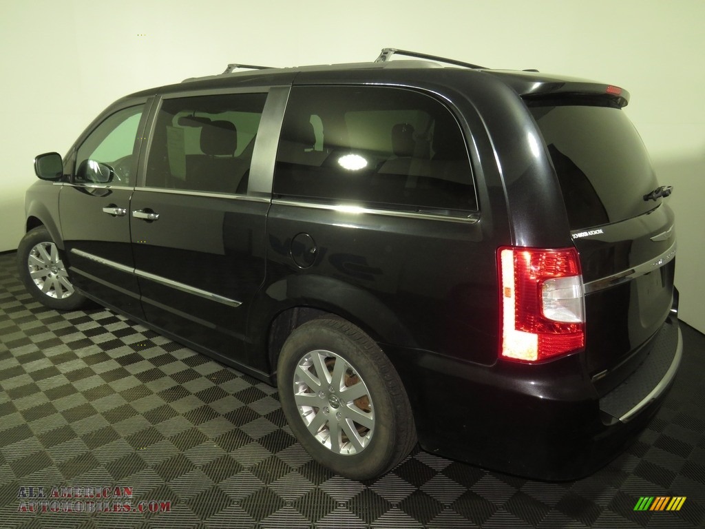 2015 Town & Country Touring - Brilliant Black Crystal Pearl / Dark Frost Beige/Medium Frost Beige photo #8