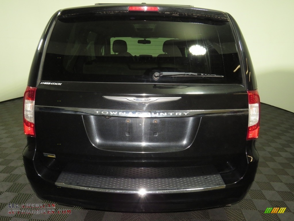 2015 Town & Country Touring - Brilliant Black Crystal Pearl / Dark Frost Beige/Medium Frost Beige photo #10