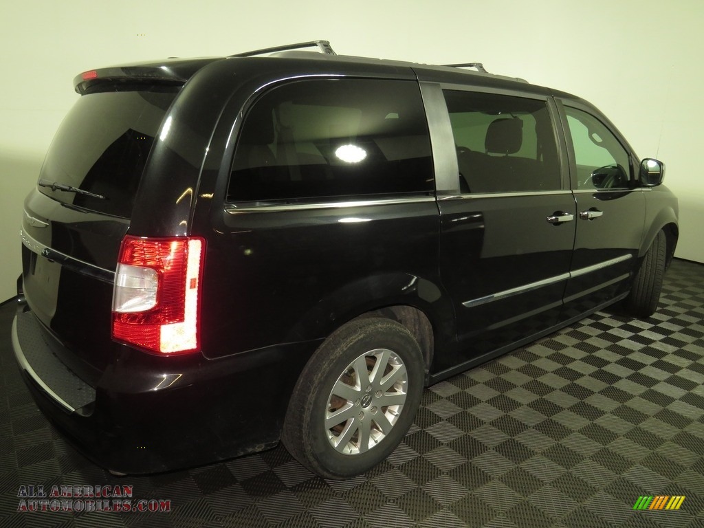 2015 Town & Country Touring - Brilliant Black Crystal Pearl / Dark Frost Beige/Medium Frost Beige photo #15