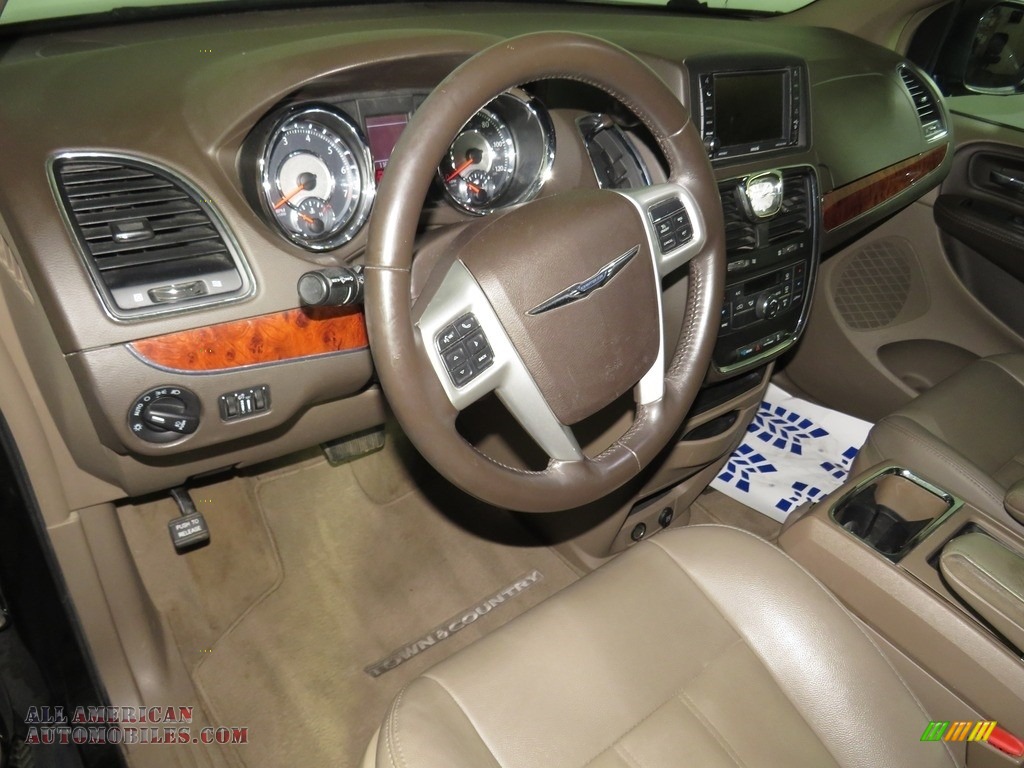 2015 Town & Country Touring - Brilliant Black Crystal Pearl / Dark Frost Beige/Medium Frost Beige photo #19