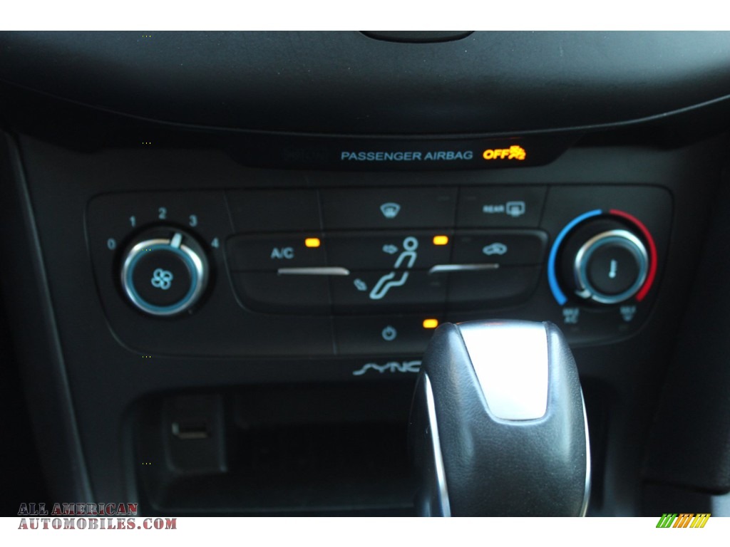 2016 Focus SE Sedan - Magnetic / Charcoal Black photo #22