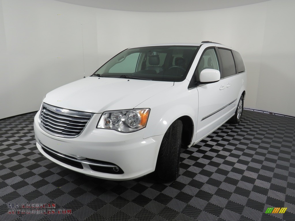 2016 Town & Country Touring - Bright White / Black/Light Graystone photo #9