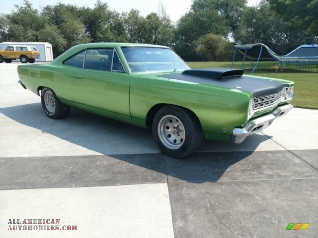 Green / Green Plymouth Roadrunner Coupe