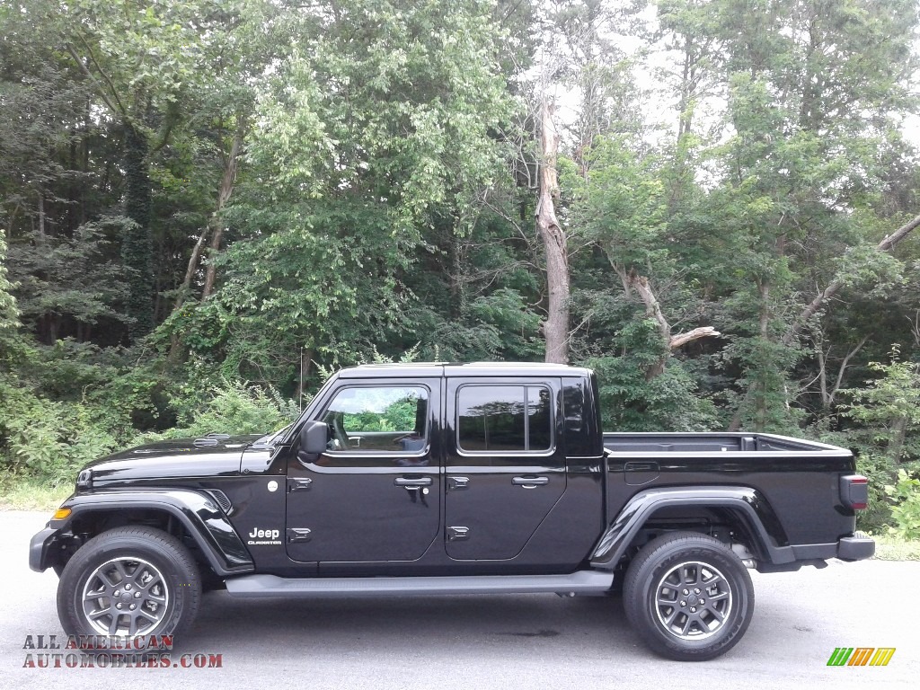 Black / Black Jeep Gladiator Overland 4x4