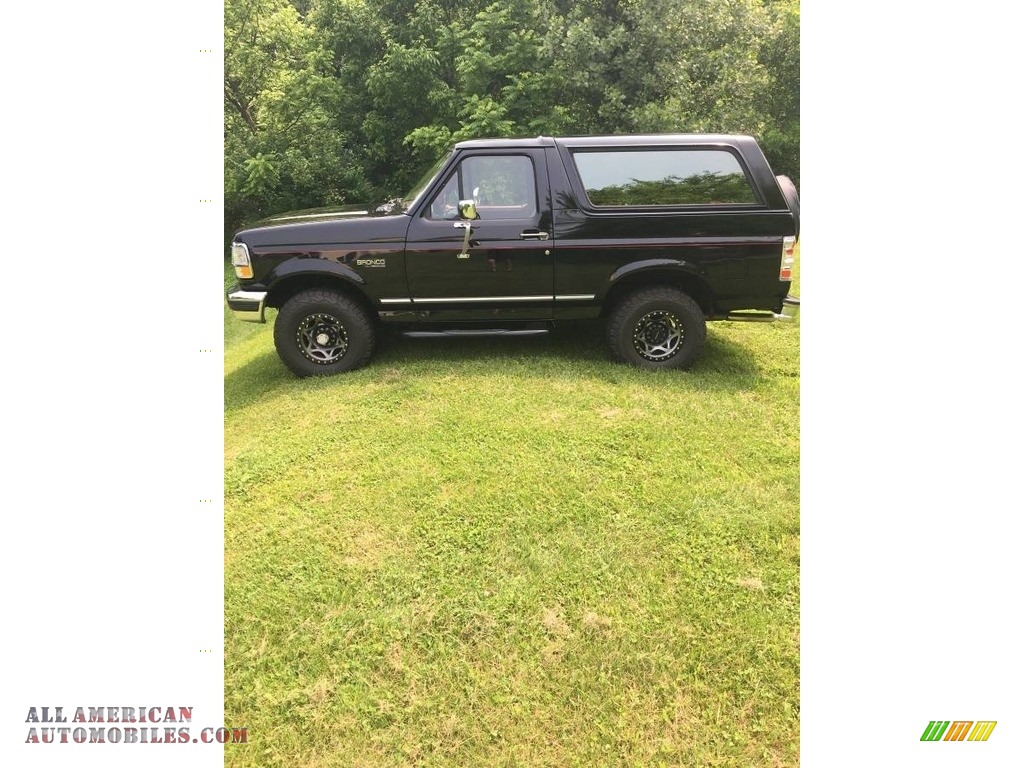 1995 Bronco XLT 4x4 - Black / Red photo #13