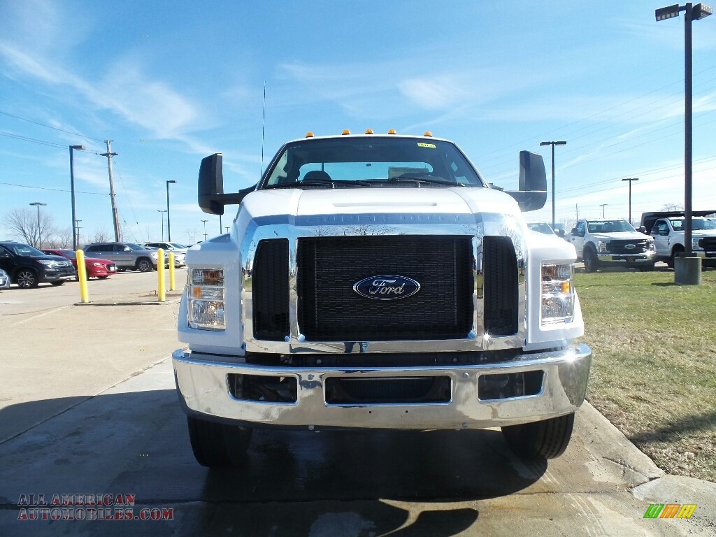 2019 F750 Super Duty Regular Cab Chassis - Oxford White / Earth Gray photo #3