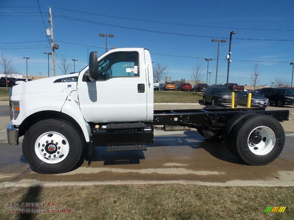 2019 F750 Super Duty Regular Cab Chassis - Oxford White / Earth Gray photo #5