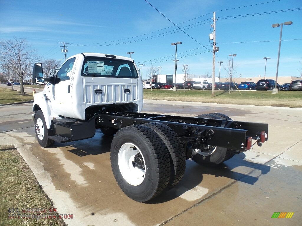 2019 F750 Super Duty Regular Cab Chassis - Oxford White / Earth Gray photo #6