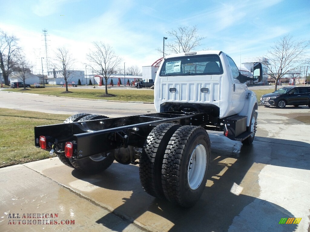 2019 F750 Super Duty Regular Cab Chassis - Oxford White / Earth Gray photo #8