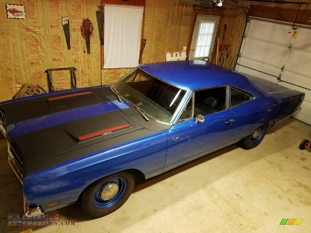 B 5 Blue / Black Plymouth Road Runner 2 Door Coupe