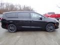 Chrysler Pacifica Touring Brilliant Black Crystal Pearl photo #5
