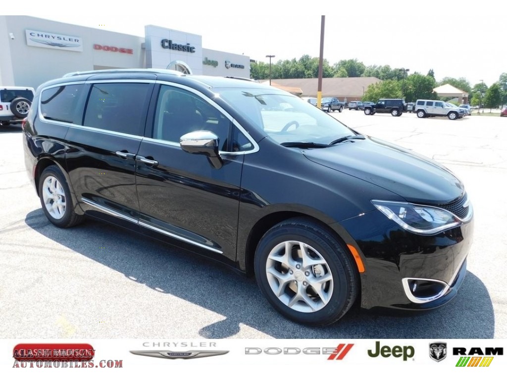 Brilliant Black Crystal Pearl / Alloy/Black Chrysler Pacifica Limited