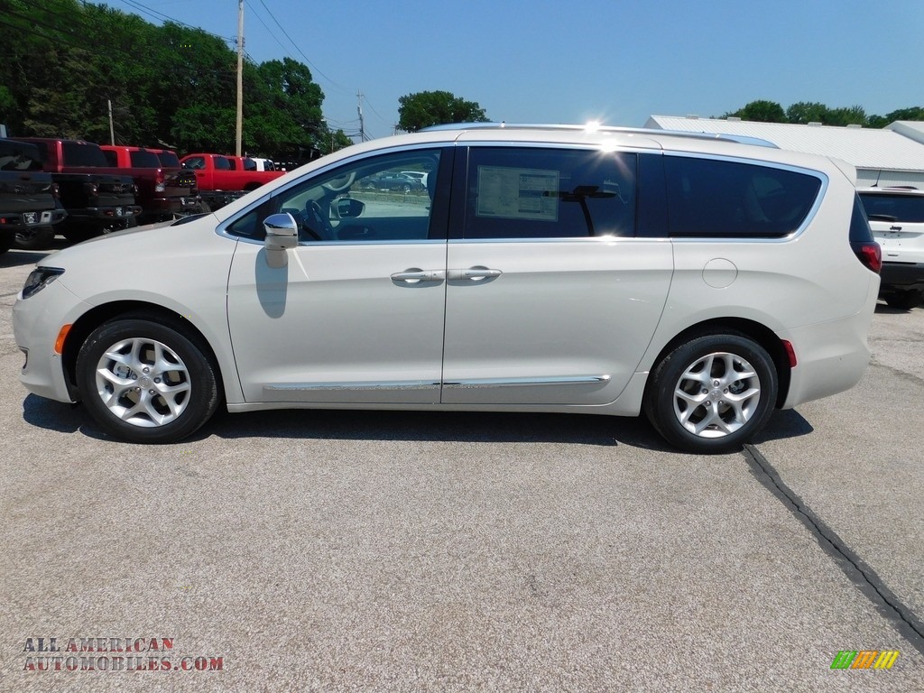 2020 Chrysler Pacifica Limited in Luxury White Pearl photo
