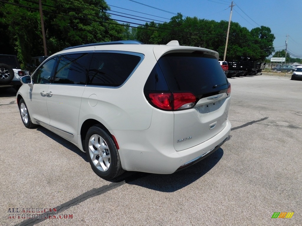 2020 Pacifica Limited - Luxury White Pearl / Alloy/Black photo #5