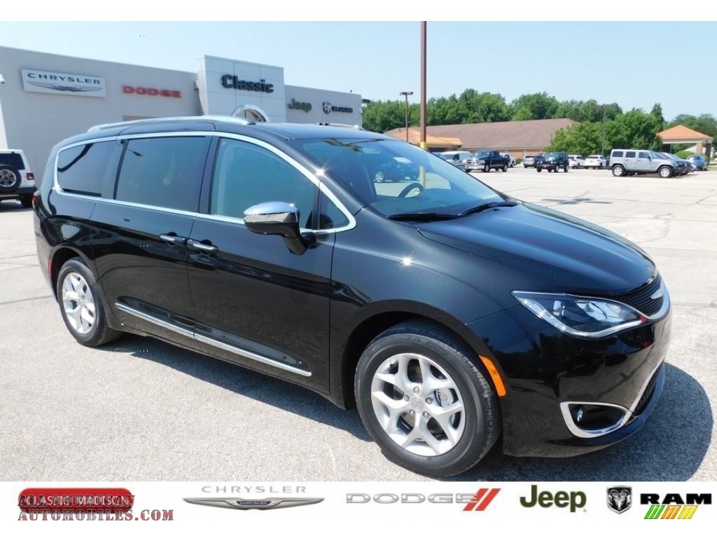 Brilliant Black Crystal Pearl / Alloy/Black Chrysler Pacifica Limited