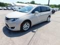 Chrysler Pacifica Limited Luxury White Pearl photo #2