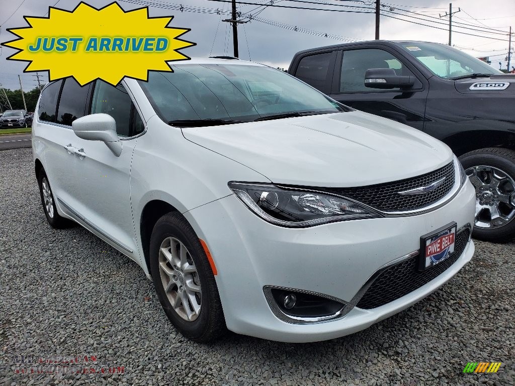 Bright White / Alloy/Black Chrysler Pacifica Touring L