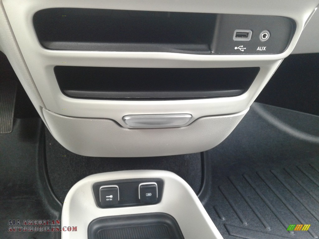 2018 Pacifica Touring L - Billet Silver Metallic / Black/Alloy photo #26 2018 Pacifica Touring L - Billet Silver Metallic / Black/Alloy photo #26