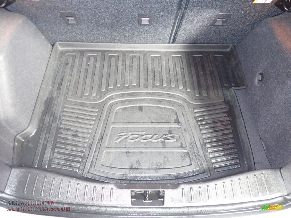 2015 Focus SE Hatchback - Ingot Silver Metallic / Charcoal Black photo #13