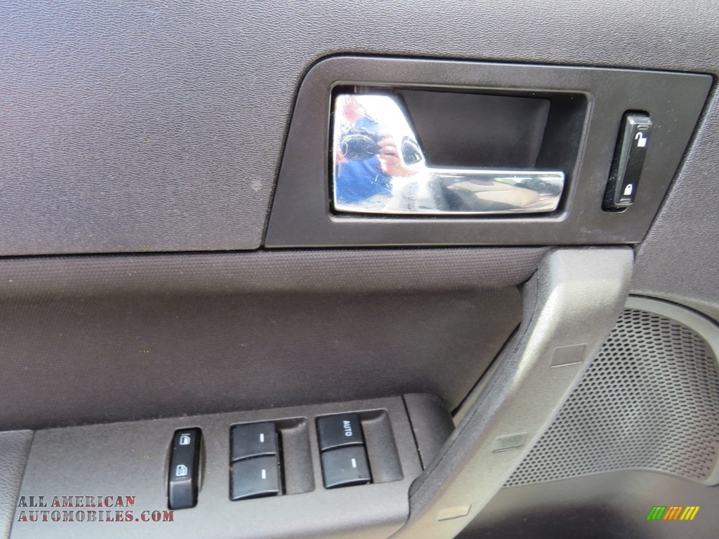 2008 Focus SE Sedan - Silver Frost Metallic / Charcoal Black photo #16