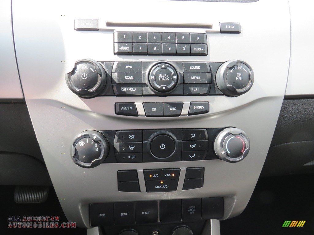 2008 Focus SE Sedan - Silver Frost Metallic / Charcoal Black photo #21
