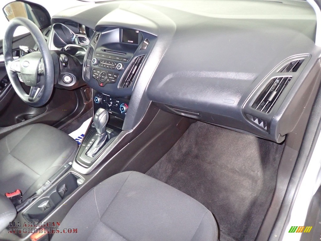 2015 Focus SE Hatchback - Ingot Silver Metallic / Charcoal Black photo #26