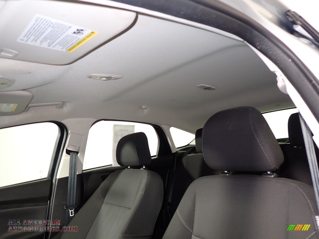 2015 Focus SE Hatchback - Ingot Silver Metallic / Charcoal Black photo #31