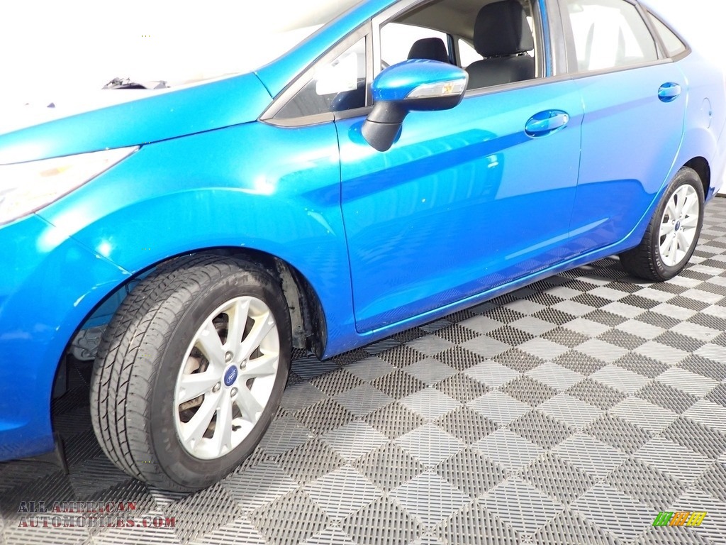 2013 Fiesta SE Sedan - Blue Candy / Charcoal Black/Light Stone photo #8