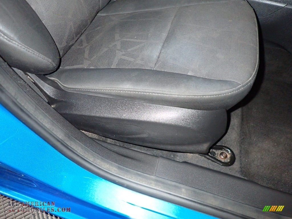 2013 Fiesta SE Sedan - Blue Candy / Charcoal Black/Light Stone photo #24