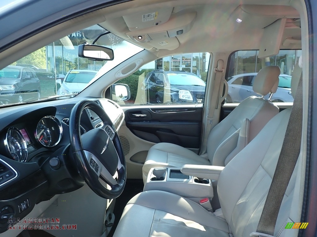 2013 Town & Country Touring - Crystal Blue Pearl / Black/Light Graystone photo #17