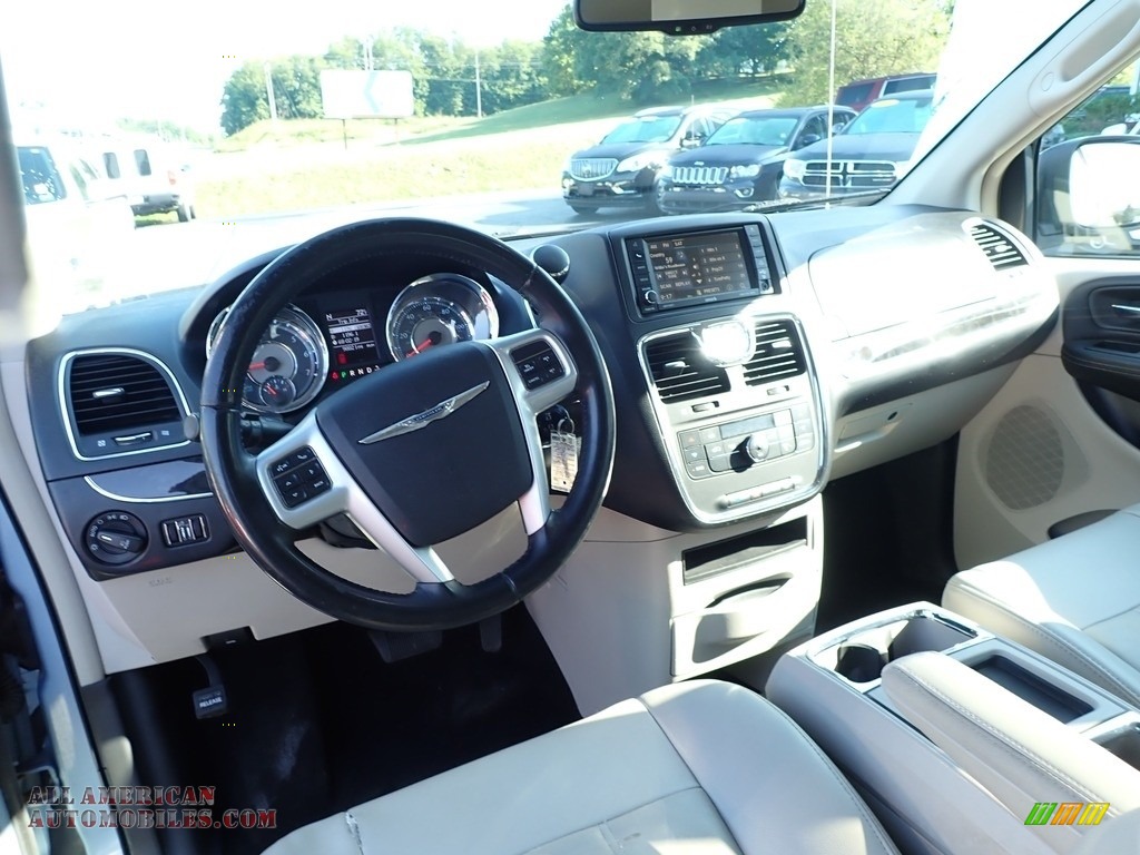 2013 Town & Country Touring - Crystal Blue Pearl / Black/Light Graystone photo #21