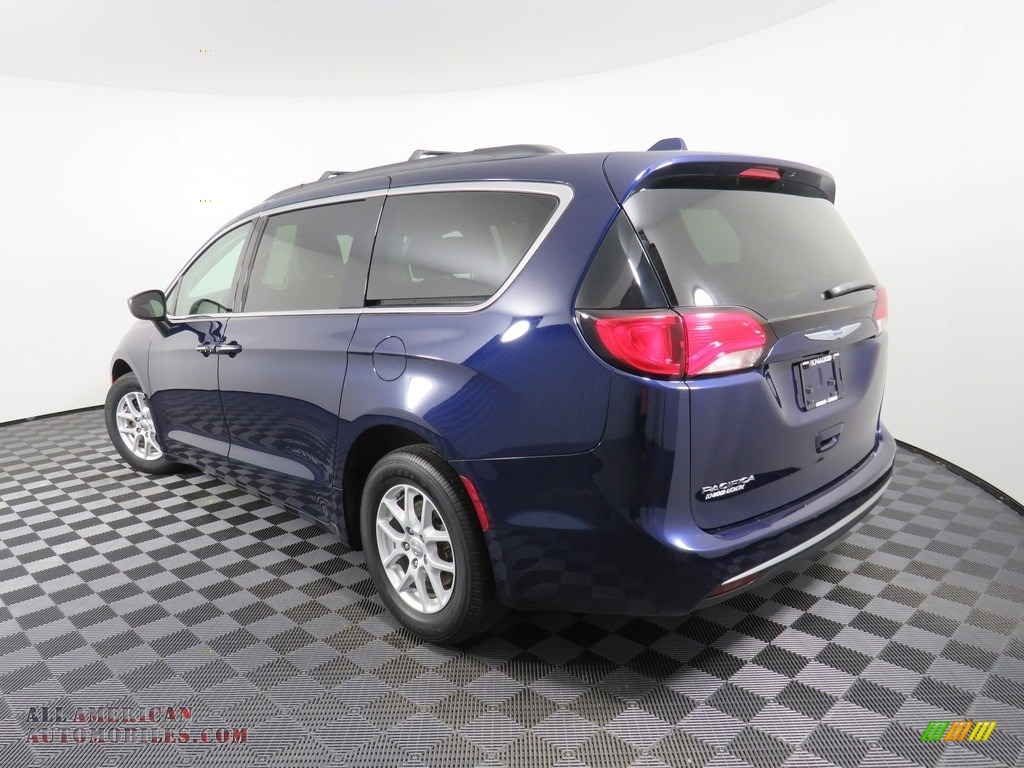 2017 Pacifica Touring L - Jazz Blue Pearl / Black/Alloy photo #11