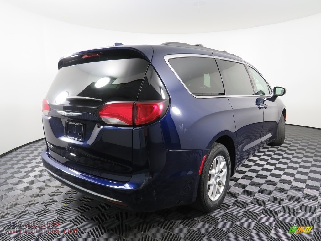 2017 Pacifica Touring L - Jazz Blue Pearl / Black/Alloy photo #17
