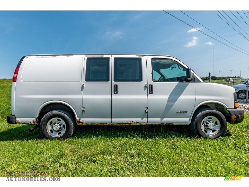 2005 Express 2500 Commercial Van - Summit White / Neutral photo #2