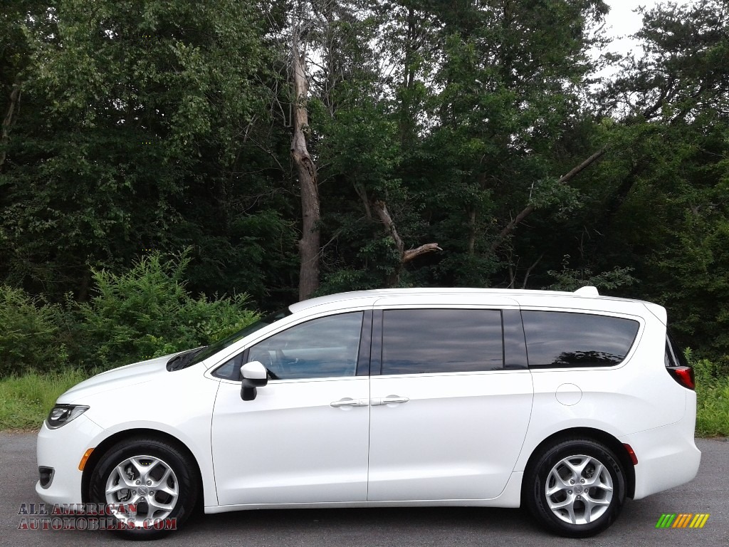 Bright White / Cognac/Alloy/Toffee Chrysler Pacifica Touring L