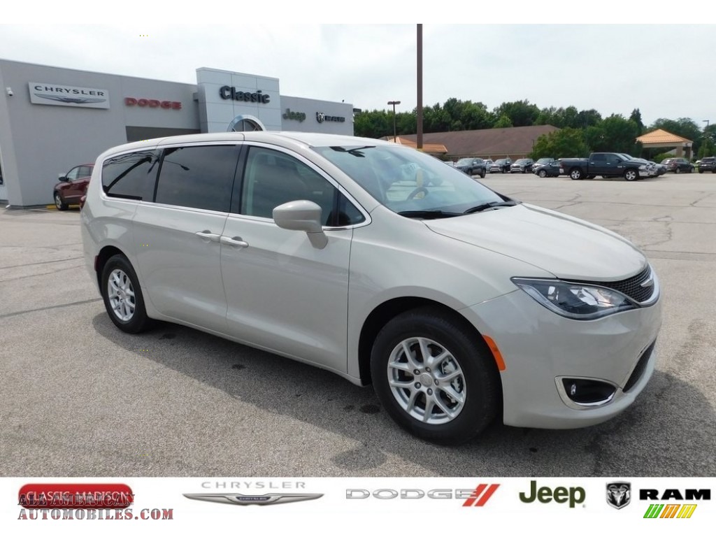 Luxury White Pearl / Alloy/Black Chrysler Pacifica Touring